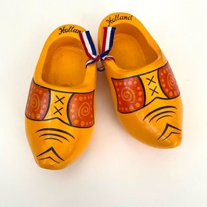 LAST CHANCE SALE!AUTHENTIC Handcarved Wood Dutch Clogs Holland Souvenir Decor